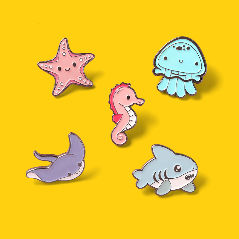 Lot de Broches Émaillées Anima - Embroidery Whale avis et prix
